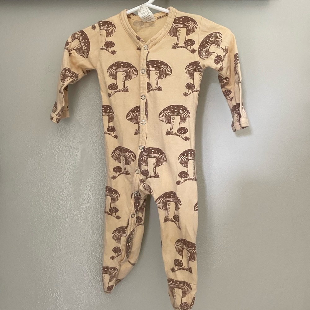 Kate Quinn Footies // Size 3-6 Months 🍄